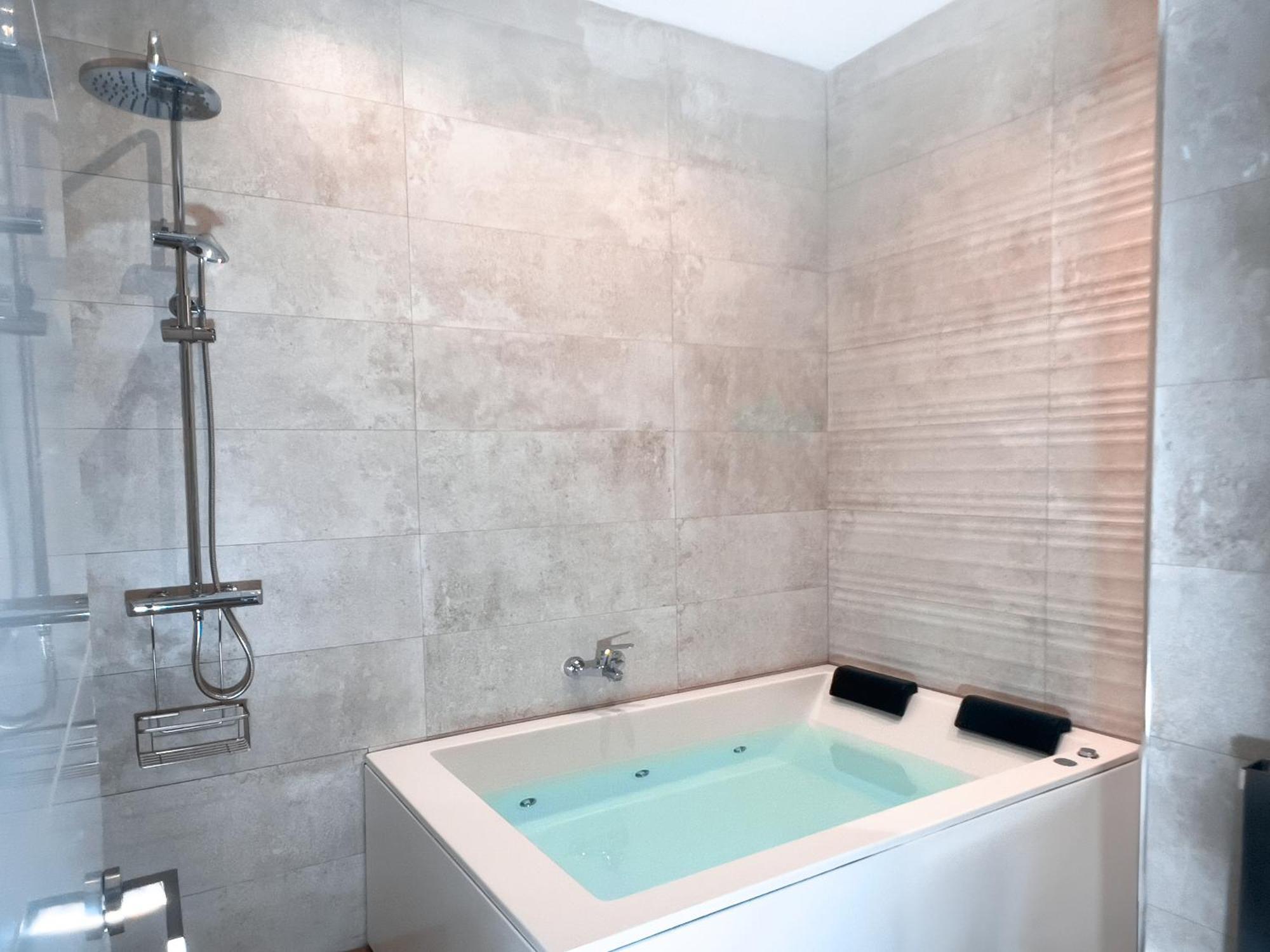Acogedor Estudio En Triana Con Jacuzzi Y Wifi Севилья Экстерьер фото