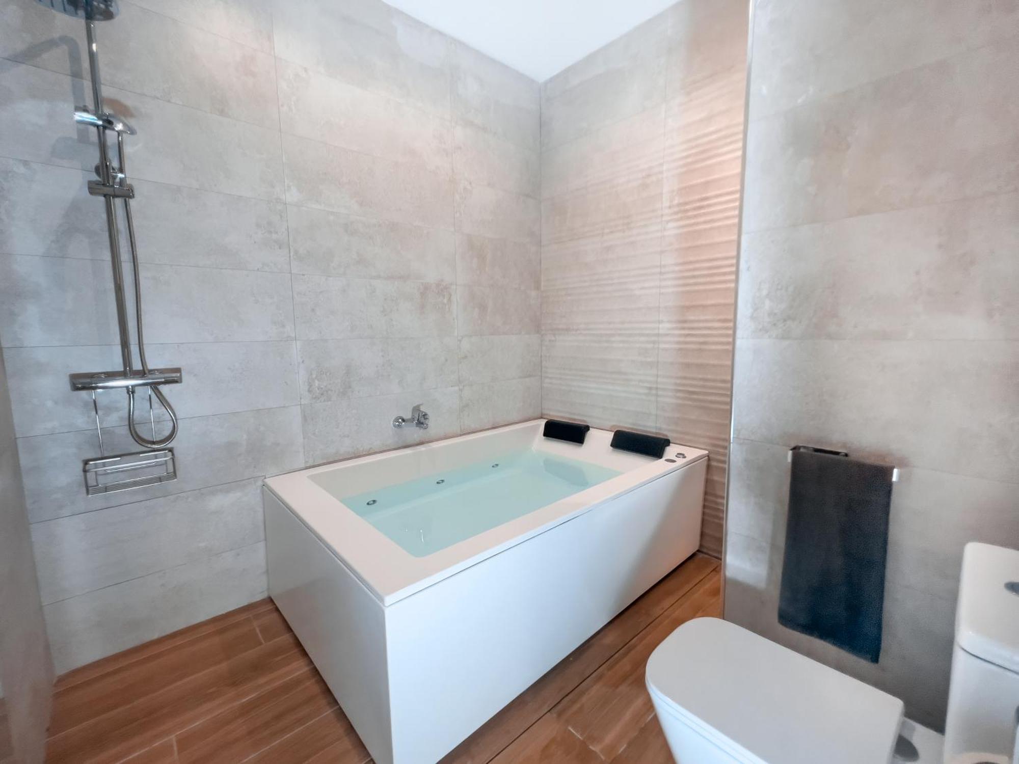 Acogedor Estudio En Triana Con Jacuzzi Y Wifi Севилья Экстерьер фото